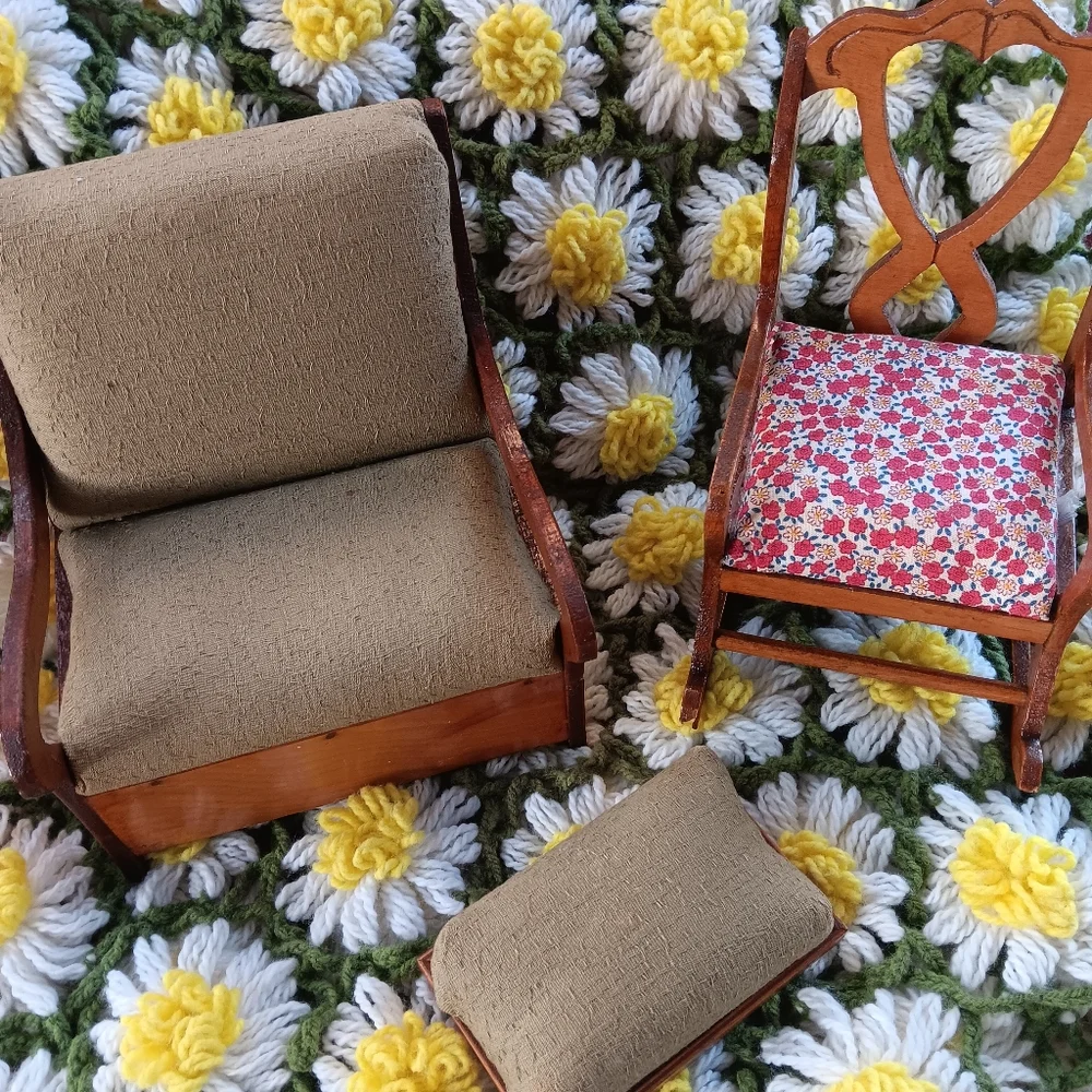 [ VINTAGE 1950s OLIVE & FLORAL WOODEN DOLLHOUSE MINI FURNITURE BUNDLE SET ] - Picture 6 of 9